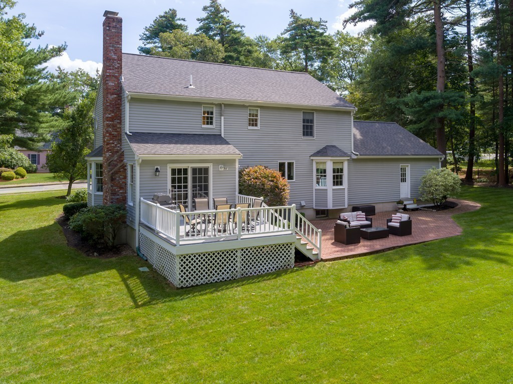 4 Lorraine Road Walpole, MA 02081 - Photo 18 of 26 Gallery Image 18