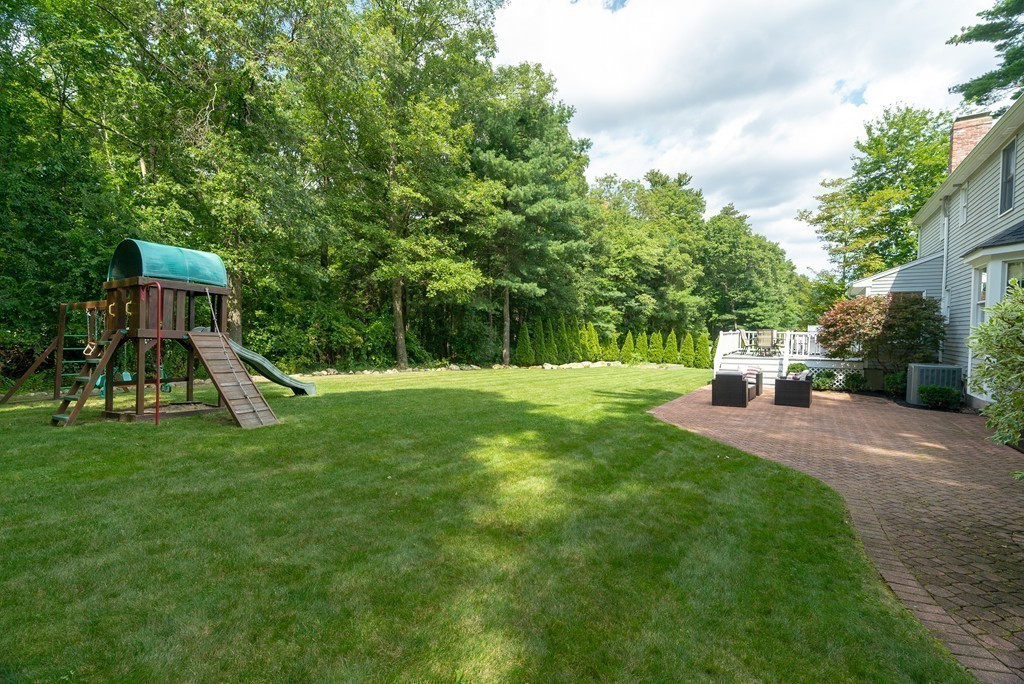 4 Lorraine Road Walpole, MA 02081 - Photo 21 of 26 Gallery Image 21