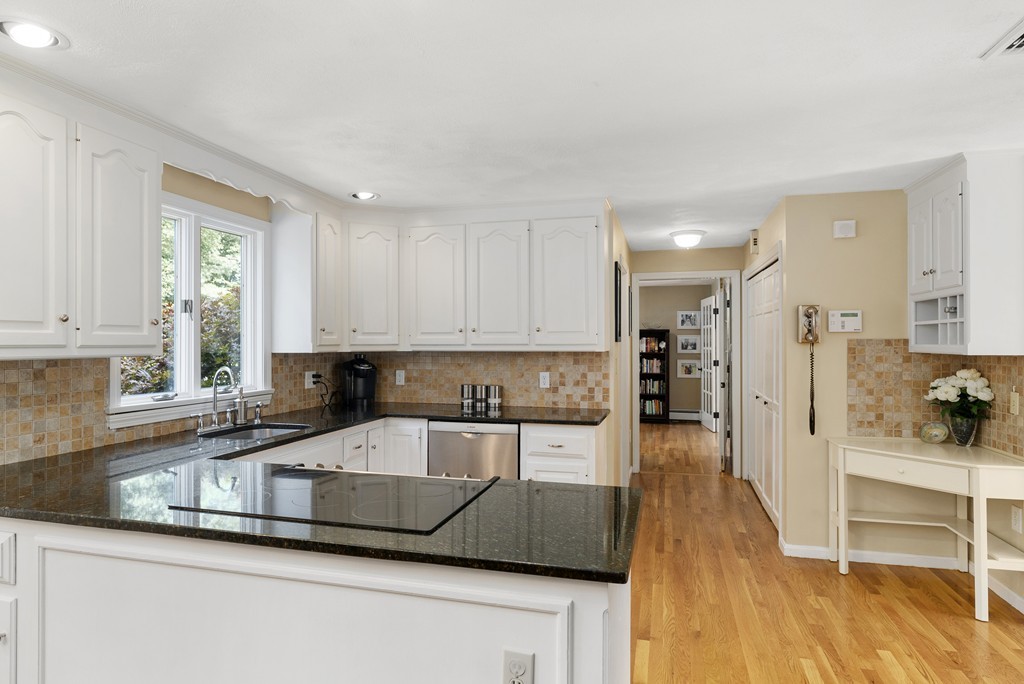 4 Lorraine Road Walpole, MA 02081 - Photo 5 of 26 Gallery Image 5