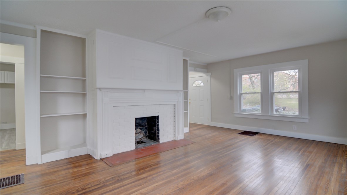 1075 West Prairie Avenue Decatur, IL 62522 - Photo 3 of 15 Gallery Image 3