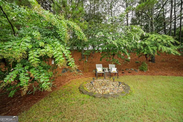 a view of a house with a back yard