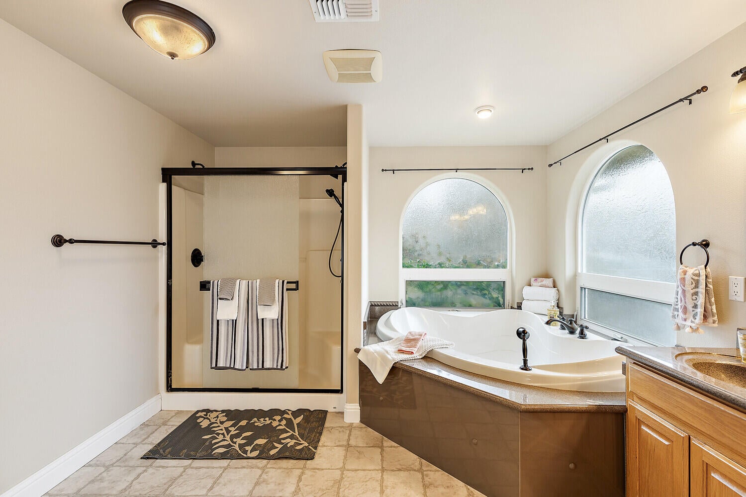 99 Southeast Trollview Road Grants Pass, OR 97527 - Photo 31 of 51 Separate Shower