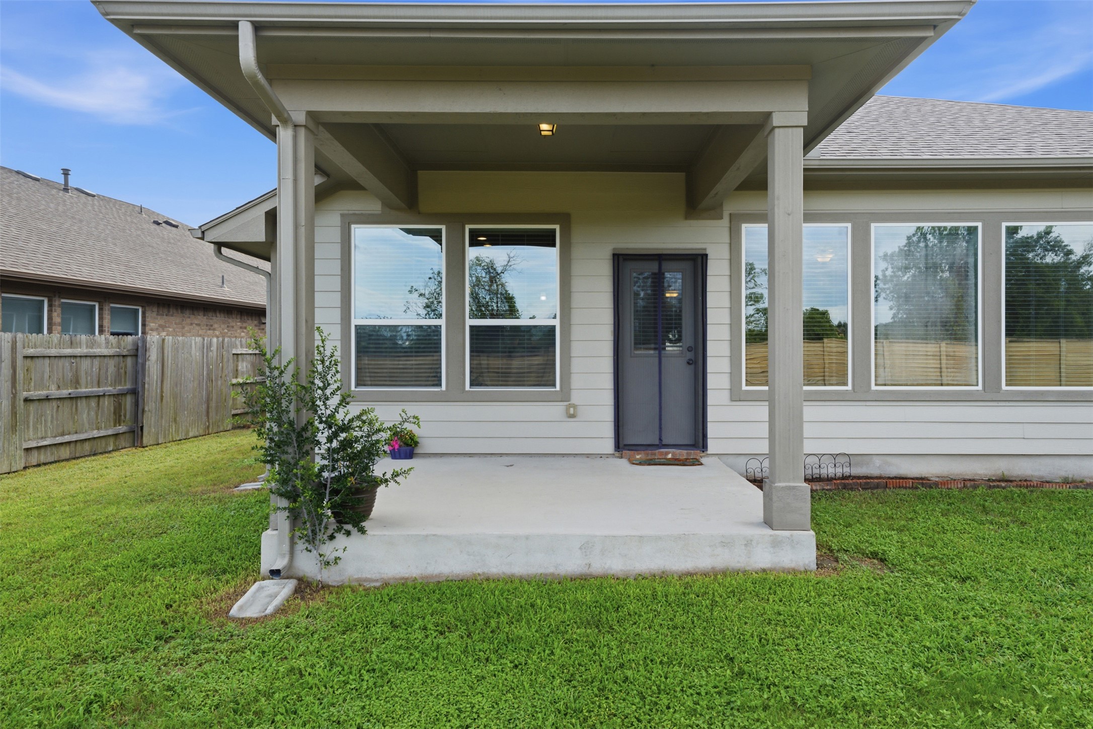 276 Gunnison Way Kyle, TX 78640 - Photo 24 of 28 a front view of a house with a yard