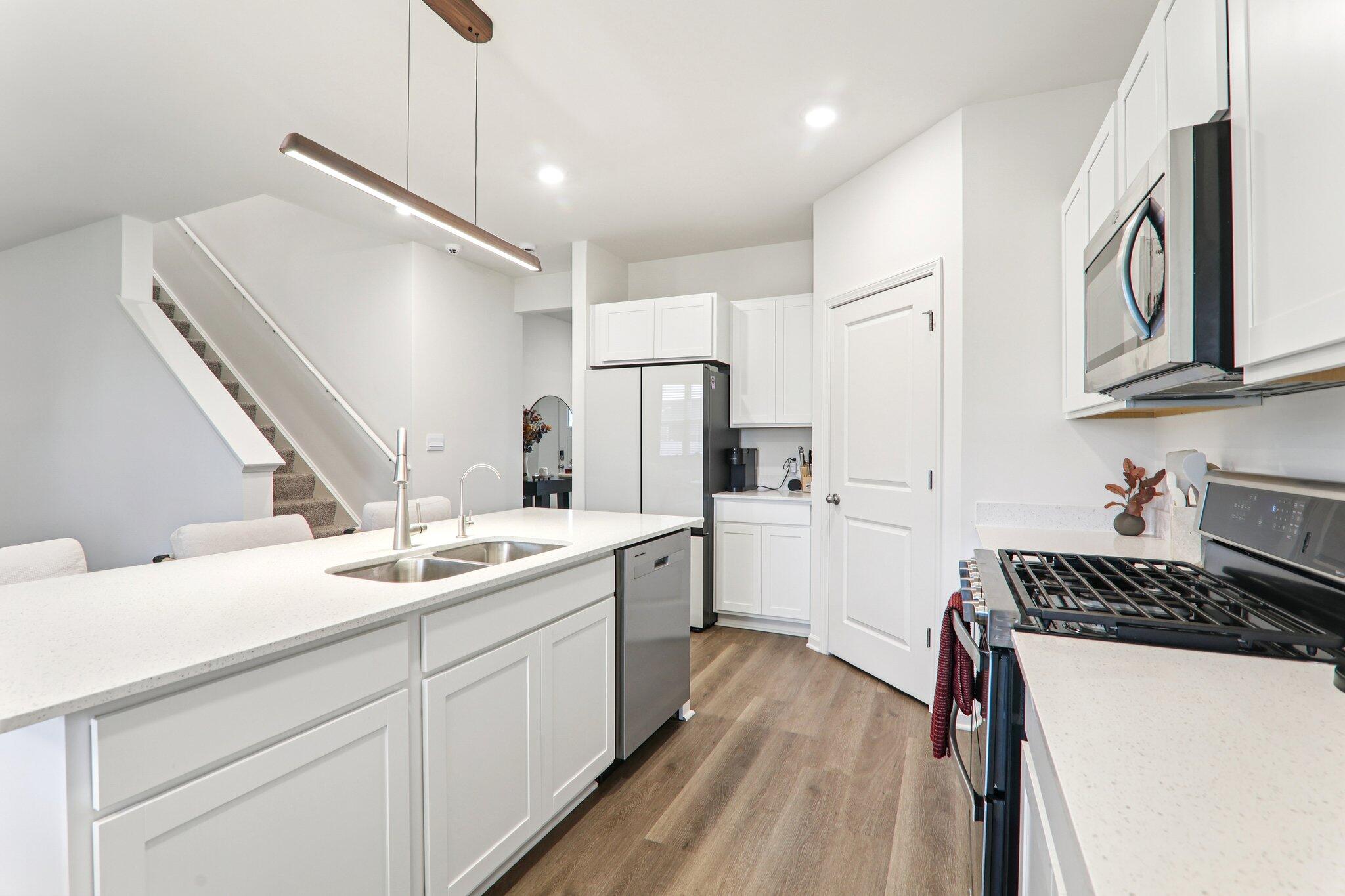 10651 Whitney Place Crown Point, IN 46307 - Photo 11 of 22 2048x1365