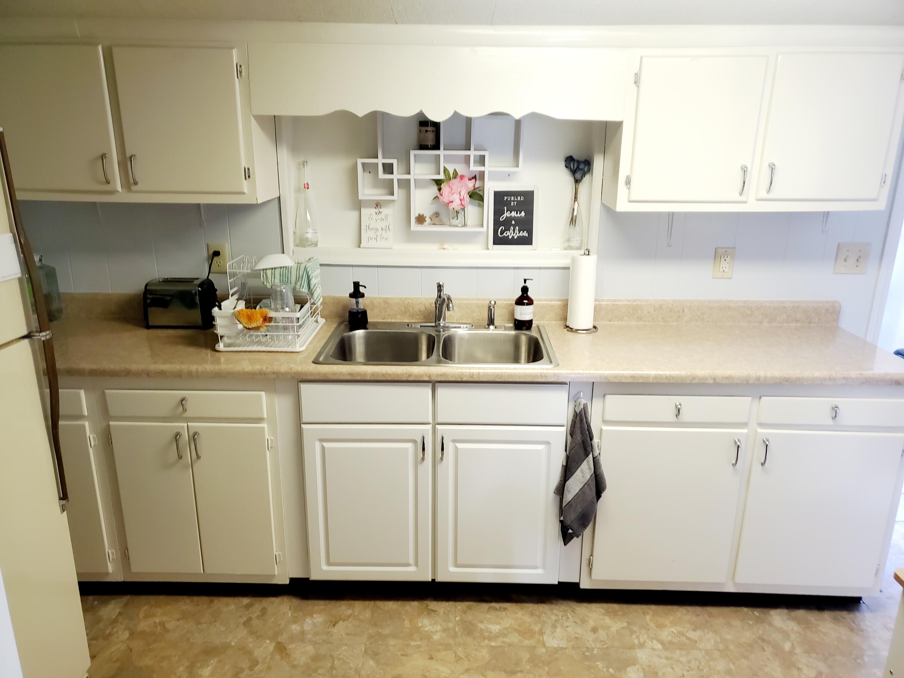 5535 Hollins Road Roanoke, VA 24019 - Photo 3 of 10 20210723_172753