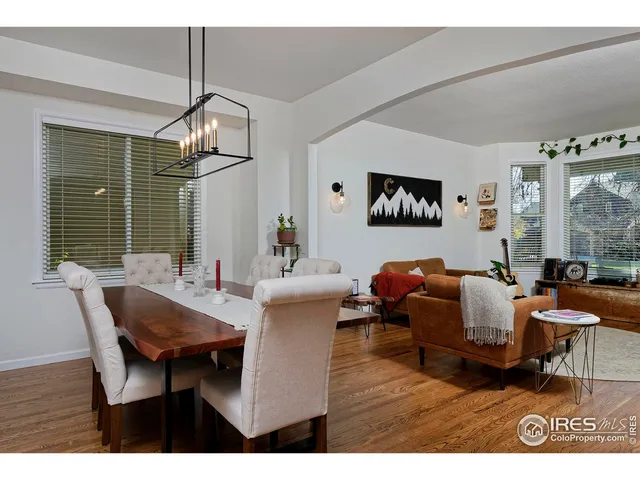 a view of entryway and hall