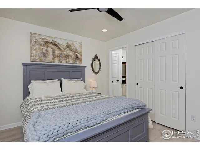 a bathroom with a toilet and a bathtub