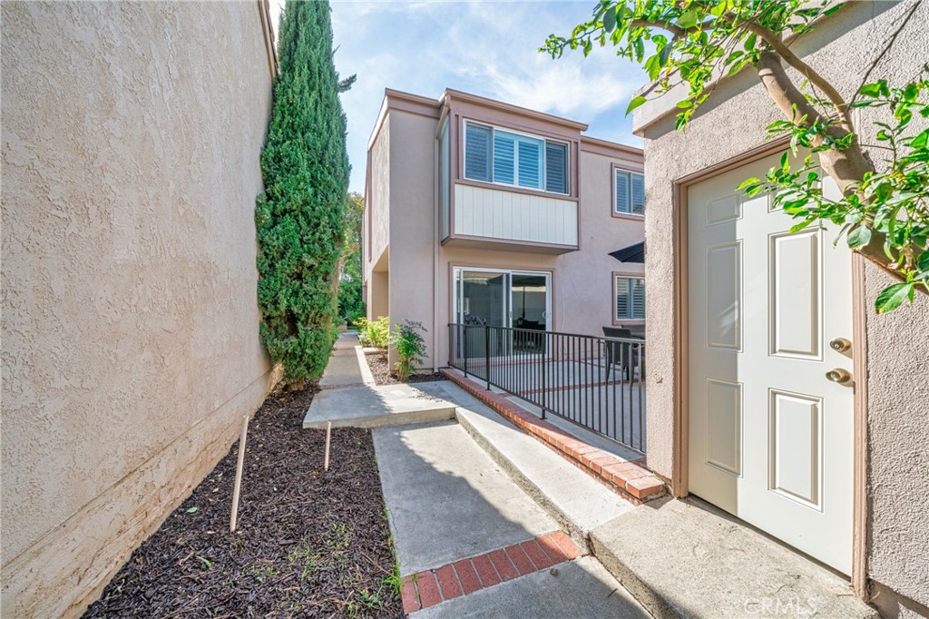 60 Willow Tree Lane Irvine, CA 92612 - Photo 26 of 32