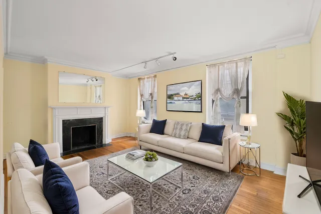 $710,000 | 135 West 58th Street, Unit 1C | Central Park South