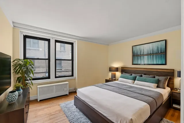 $710,000 | 135 West 58th Street, Unit 1C | Central Park South