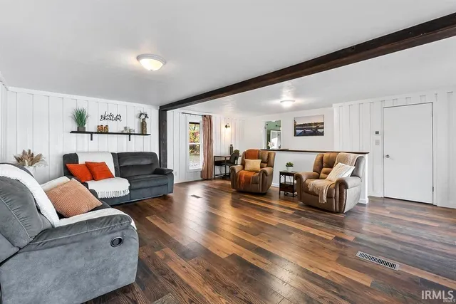 $529,900 | 8652 East Koher Road South, Syracuse, IN 46567