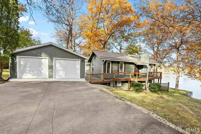 $529,900 | 8652 East Koher Road South, Syracuse, IN 46567