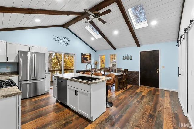 $529,900 | 8652 East Koher Road South, Syracuse, IN 46567