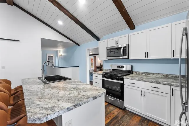 $529,900 | 8652 East Koher Road South, Syracuse, IN 46567