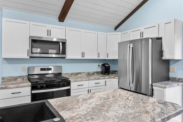 $529,900 | 8652 East Koher Road South, Syracuse, IN 46567