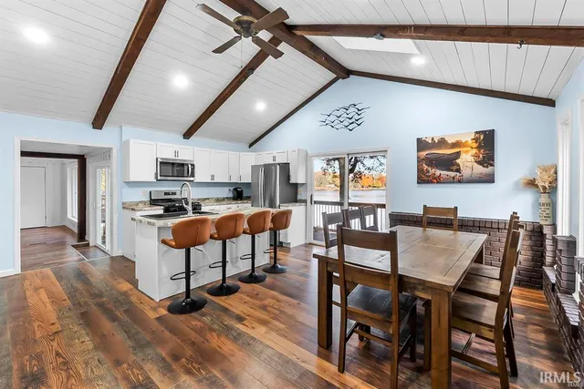 $529,900 | 8652 East Koher Road South, Syracuse, IN 46567