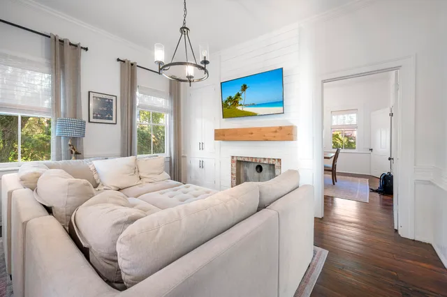 $5,500 | 216 West Carolina Avenue, Summerville, SC 29483