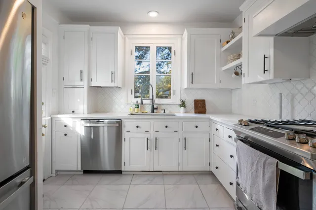 $5,500 | 216 West Carolina Avenue, Summerville, SC 29483