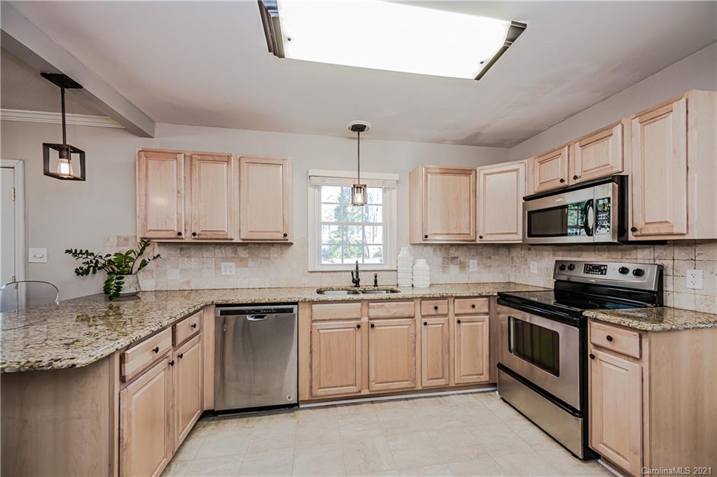 9807 Deer Spring Lane Charlotte, NC 28210 - Photo 12 of 31