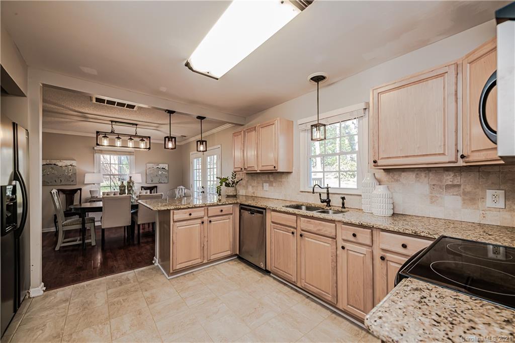 9807 Deer Spring Lane Charlotte, NC 28210 - Photo 13 of 31