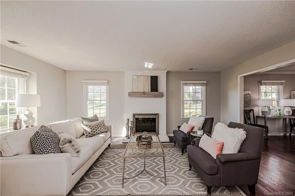 9807 Deer Spring Lane Charlotte, NC 28210 - Photo 4 of 31
