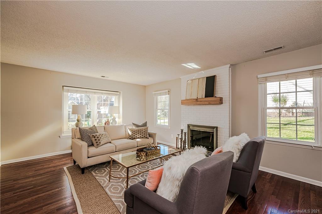 9807 Deer Spring Lane Charlotte, NC 28210 - Photo 5 of 31