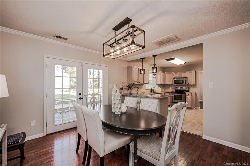 9807 Deer Spring Lane Charlotte, NC 28210 - Photo 8 of 31
