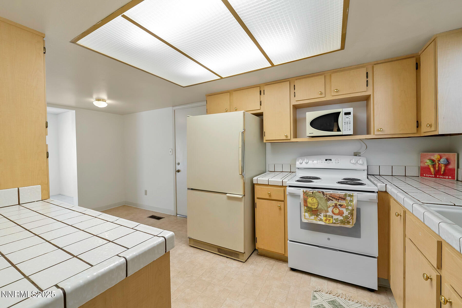 1270 Searchlite Court Reno, NV 89503 - Photo 8 of 52 DSC01902 copy-Edit