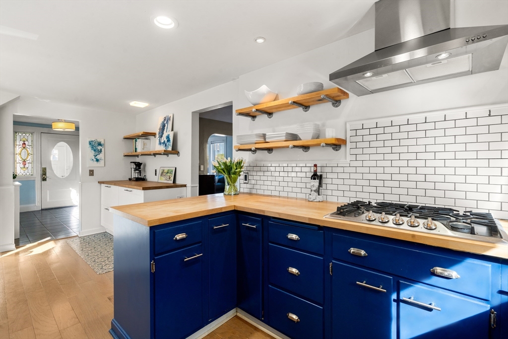29 Denton Terrace Boston, MA 02131 - Photo 4 of 30