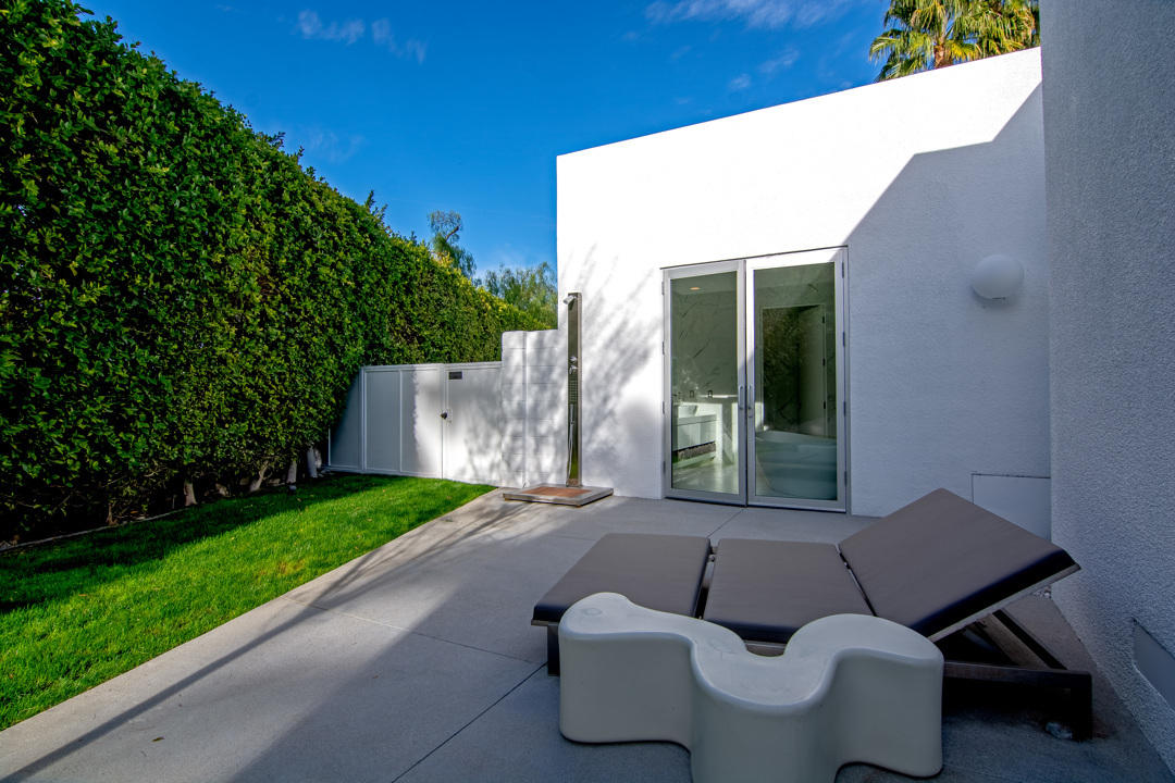 70288 Pecos Road Rancho Mirage, CA 92270 - Photo 51 of 76 a backyard of a house with table and chairs