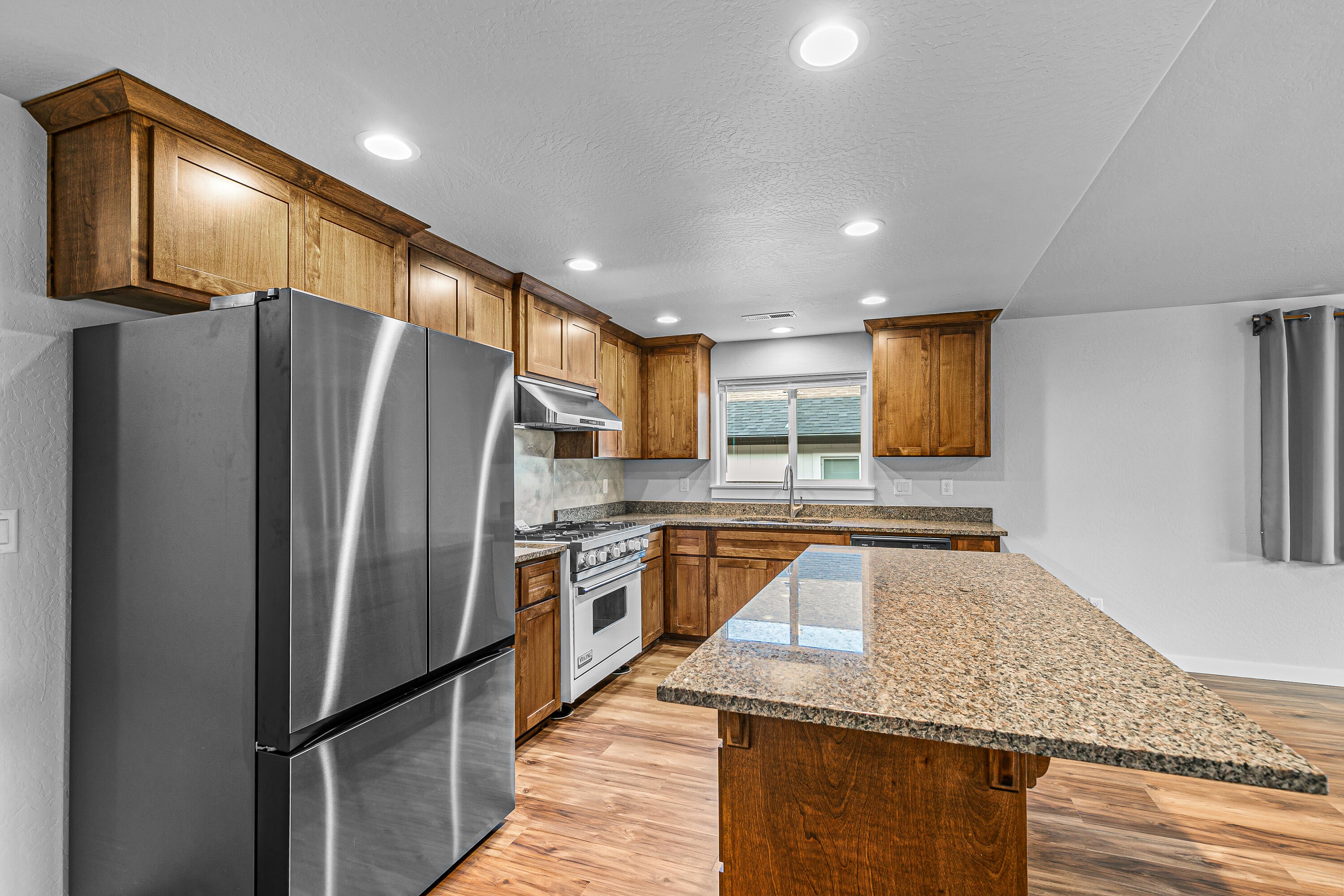 694 Nottingham Terrace Eagle Point, OR 97524 - Photo 15 of 43 9R9A4724