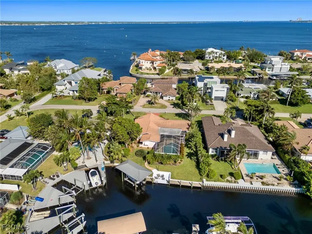an aerial view of ocean residential house with outdoor space