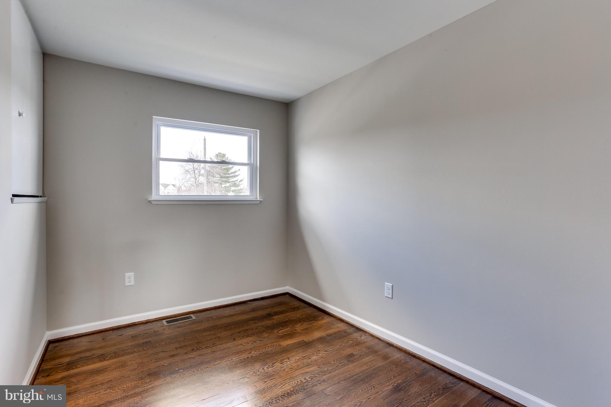 1515 Adamsview Road Baltimore, MD 21228 - Photo 17 of 26 Bedroom 3