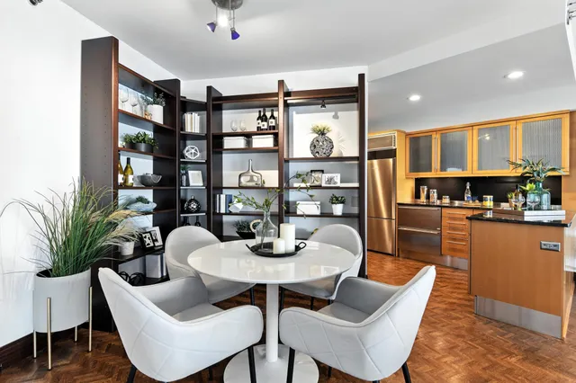 $2,995 | 2950 Dean Parkway, Unit 2205, Minneapolis, MN 55416