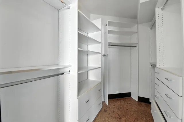 $2,995 | 2950 Dean Parkway, Unit 2205, Minneapolis, MN 55416