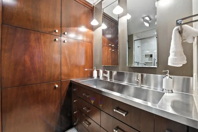 $2,995 | 2950 Dean Parkway, Unit 2205, Minneapolis, MN 55416