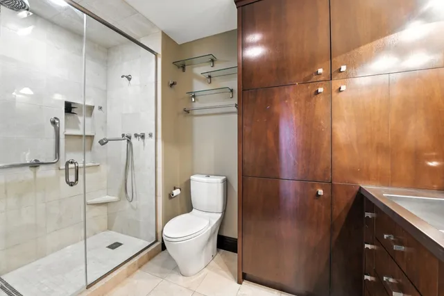 $2,995 | 2950 Dean Parkway, Unit 2205, Minneapolis, MN 55416