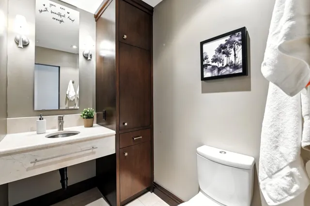 $2,995 | 2950 Dean Parkway, Unit 2205, Minneapolis, MN 55416