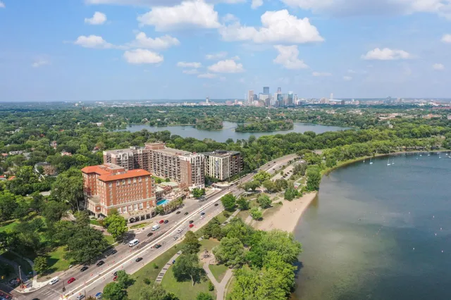 $2,995 | 2950 Dean Parkway, Unit 2205, Minneapolis, MN 55416