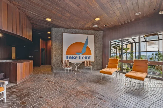 $2,995 | 2950 Dean Parkway, Unit 2205, Minneapolis, MN 55416