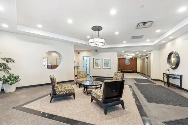 $2,995 | 2950 Dean Parkway, Unit 2205, Minneapolis, MN 55416