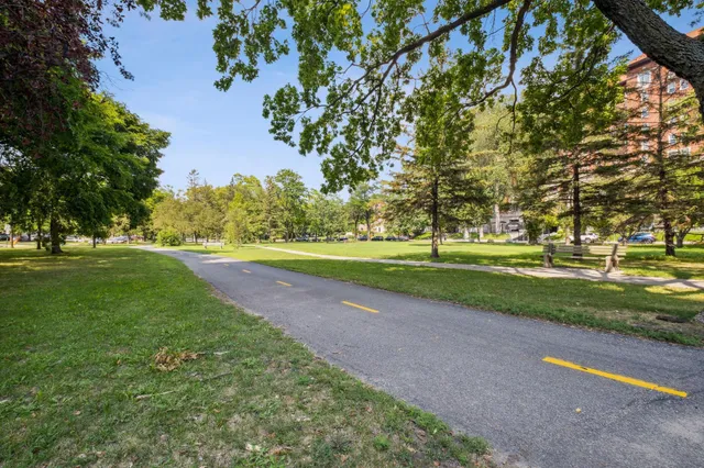 $2,995 | 2950 Dean Parkway, Unit 2205, Minneapolis, MN 55416