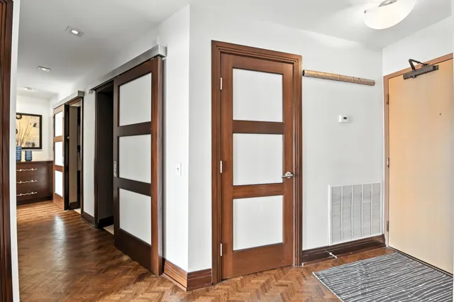 $2,995 | 2950 Dean Parkway, Unit 2205, Minneapolis, MN 55416