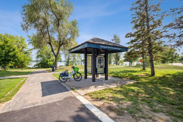 $2,995 | 2950 Dean Parkway, Unit 2205, Minneapolis, MN 55416