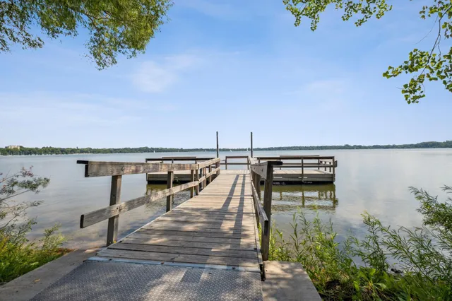 $2,995 | 2950 Dean Parkway, Unit 2205, Minneapolis, MN 55416