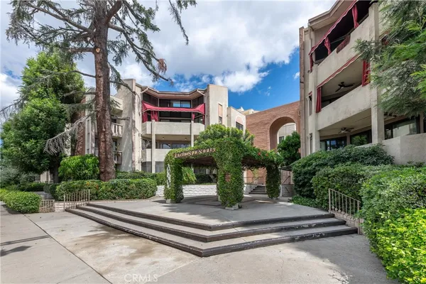 $699,000 | 5236 Yarmouth Avenue, Unit 313, Encino, CA 91316
