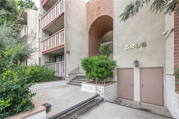 $699,000 | 5236 Yarmouth Avenue, Unit 313, Encino, CA 91316