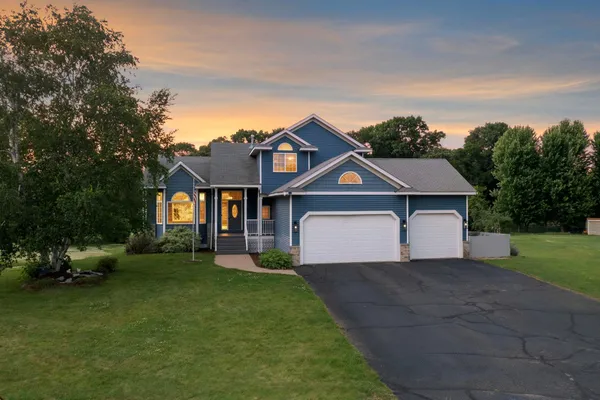 $510,000 | 5614 407th Court, North Branch, MN 55056