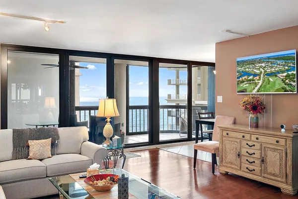 $575,000 | 5380 North Ocean Drive, Unit 10B, Singer Island, FL 33404