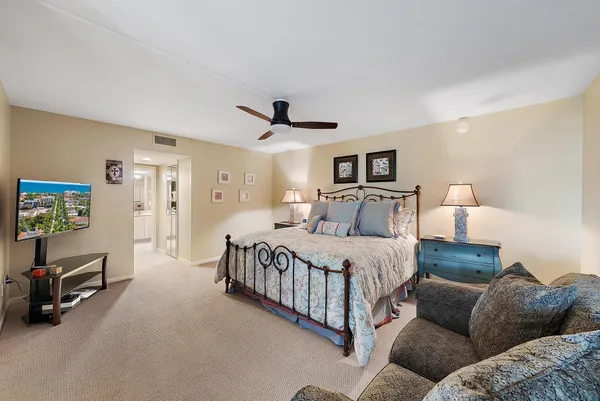 $575,000 | 5380 North Ocean Drive, Unit 10B, Singer Island, FL 33404